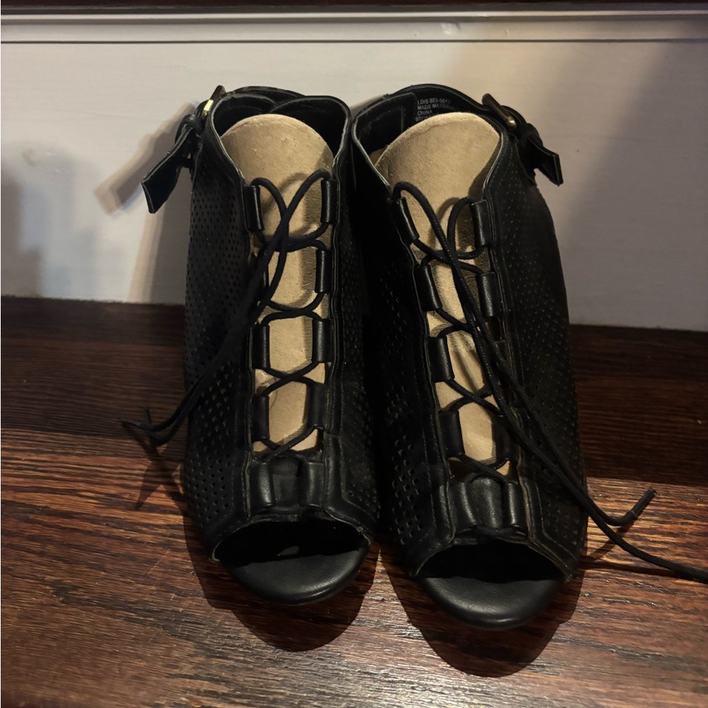 Anna Black and Lace-Up Boots